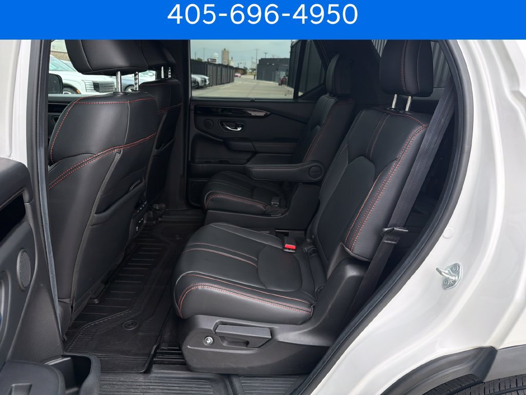 Used 2025 Honda Pilot TrailSport image 18