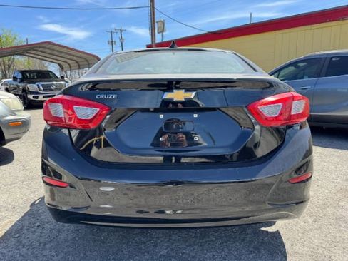 Used 2017 Chevrolet Cruze LS image 6