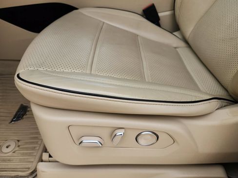 Used 2021 Cadillac Escalade Premium Luxury w/ LPO, Illumination Package AWD/4WD image 26