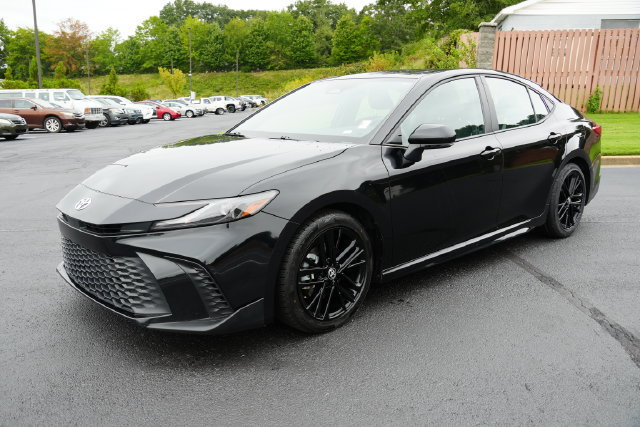 Used 2025 Toyota Camry SE FWD image 3