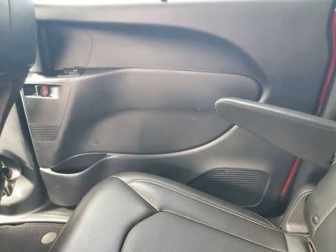Used 2025 Chrysler Pacifica Select FWD image 30