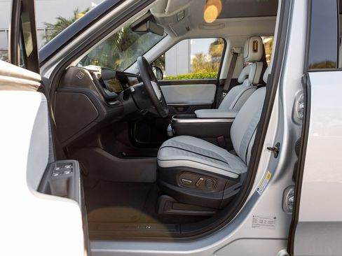 Used 2025 Rivian R1S Adventure image 26