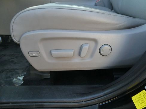 Used 2019 Toyota Highlander Limited image 17