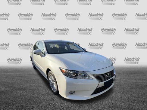 Used 2014 Lexus ES 350 w/ Luxury Package FWD image 2