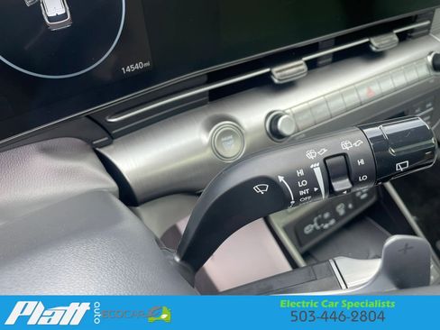 Used 2024 Hyundai Kona Limited FWD image 29