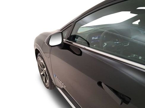 Used 2025 Chevrolet Equinox EV LT w/ Convenience Package image 10