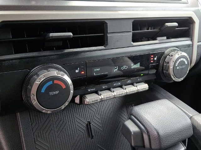 Used 2024 Toyota Tacoma SR5 AWD/4WD image 17