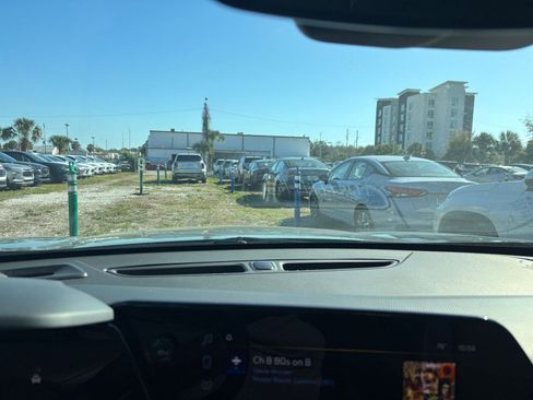 Used 2025 Chevrolet Trax LT w/ LT Convenience Package image 17