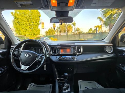 Used 2018 Toyota RAV4 XLE w/ Carpet Mat Package FWD image 5