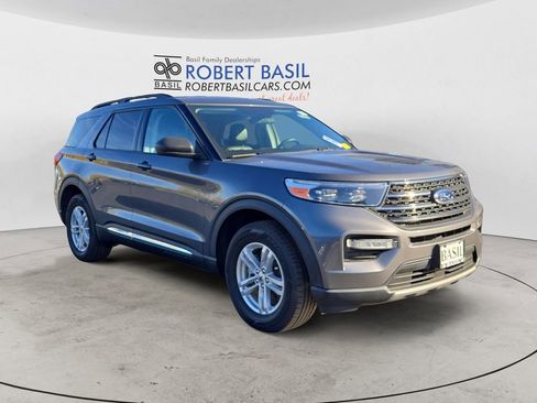 Used 2022 Ford Explorer XLT w/ Equipment Group 202A image 7