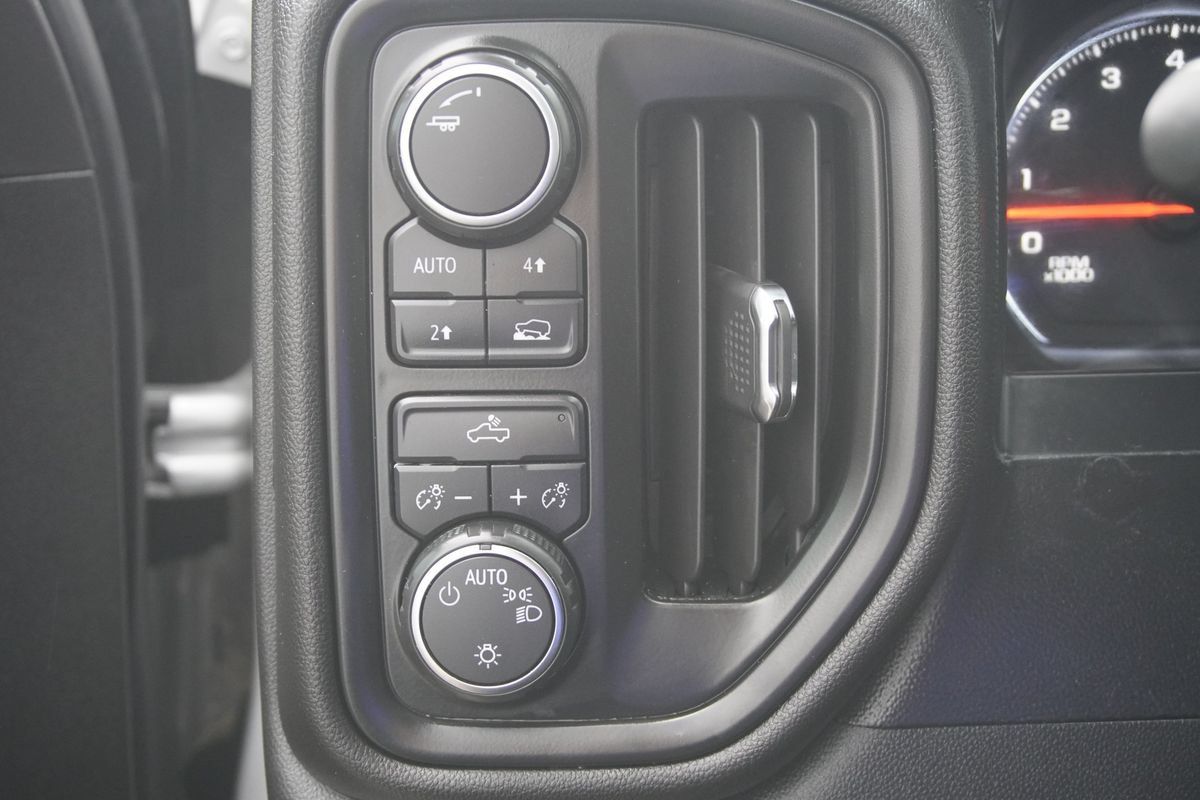 Used 2019 Chevrolet Silverado 1500 Custom w/ Custom Value Package AWD/4WD image 16