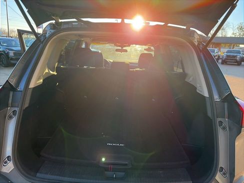 Certified 2022 Nissan Rogue SV image 9