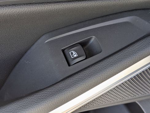 Used 2025 BMW 330i Sedan w/ Convenience Package image 29