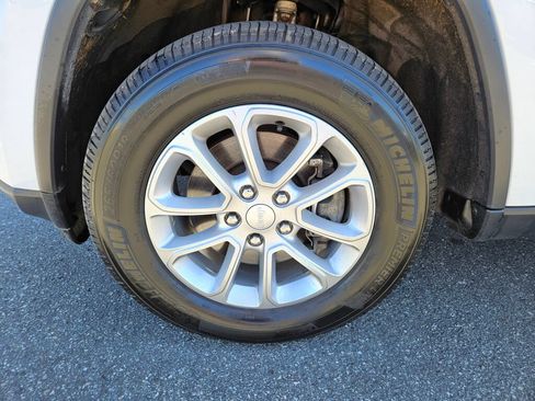 Used 2021 Jeep Grand Cherokee Laredo w/ Protech Group AWD/4WD image 9