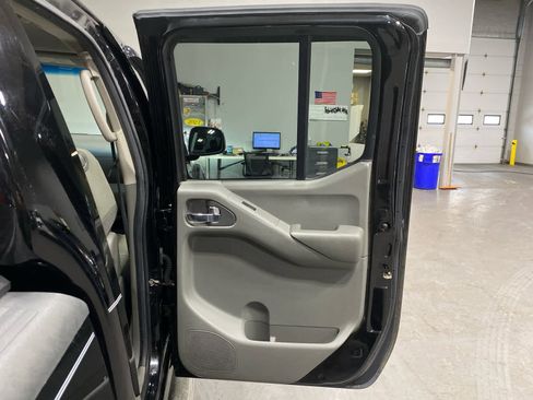 Used 2013 Nissan Frontier SV w/ SV Value Truck Pkg image 25