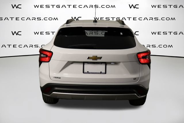 Used 2026 Chevrolet Trax LT FWD image 4