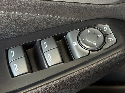 Used 2023 Chevrolet Traverse LT FWD image 13