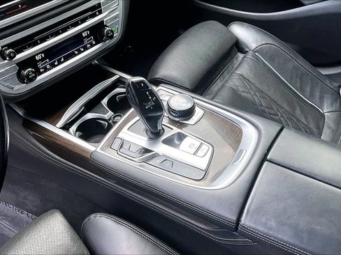 Used 2018 BMW 750i xDrive AWD/4WD image 32