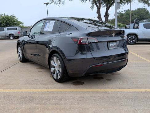 Used 2024 Tesla Model Y 2WD image 8