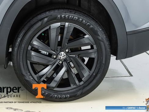 Used 2023 Volkswagen Atlas Cross Sport SE w/ Black Wheel Package image 6