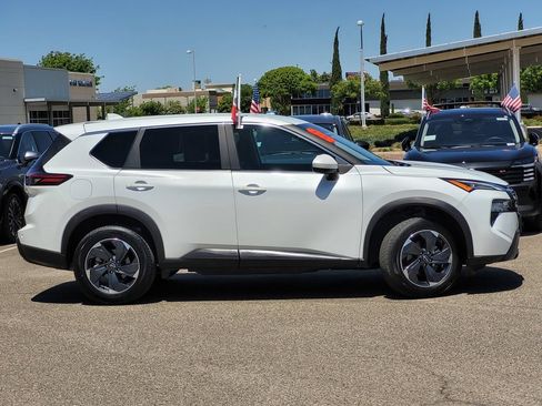 Used 2024 Nissan Rogue SV AWD/4WD image 4