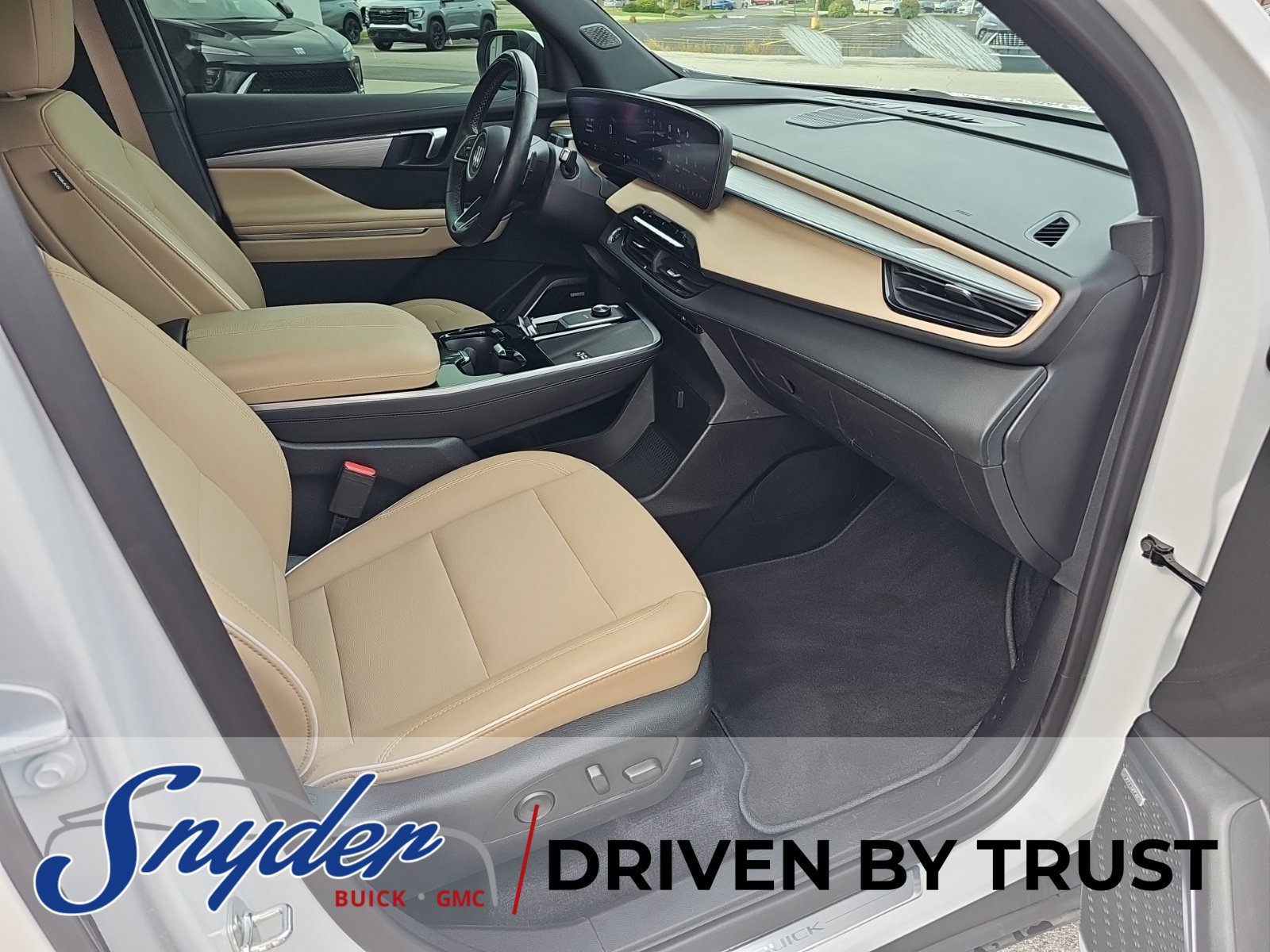 Used 2025 Buick Enclave Preferred w/ Super Cruise Package FWD image 31