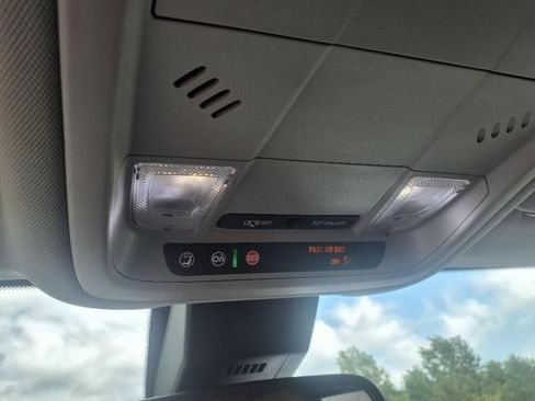Used 2020 GMC Terrain SLE AWD/4WD image 33
