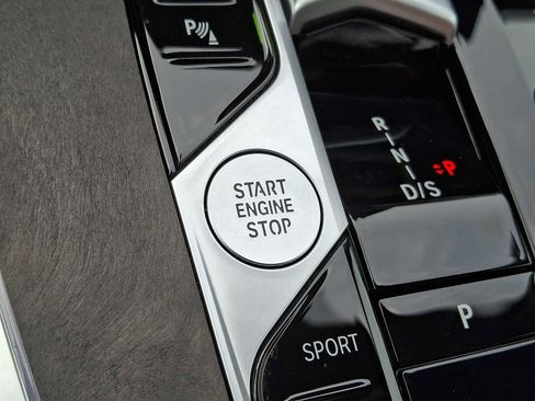 Used 2024 BMW X7 M60i w/ M Sport Professional Package image 20