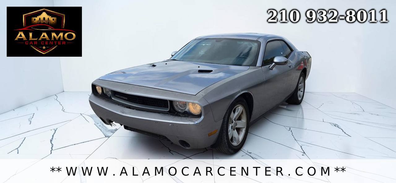 Used 2014 Dodge Challenger SXT RWD image 1