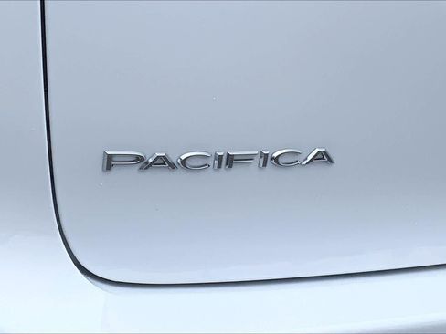 New 2026 Chrysler Pacifica Pinnacle image 14