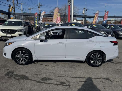 Used 2024 Nissan Versa SV w/ Trunk Package image 8
