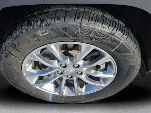 Used 2020 Jeep Cherokee Latitude Plus image 41