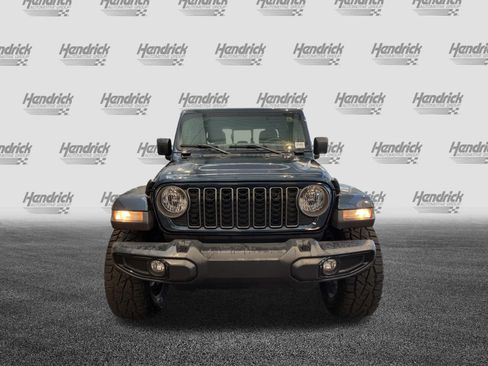 Used 2025 Jeep Gladiator Sport AWD/4WD image 3