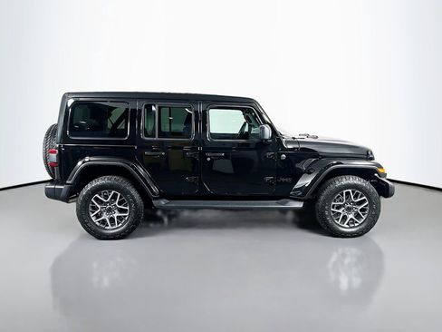 Used 2025 Jeep Wrangler Unlimited Sahara AWD/4WD image 4