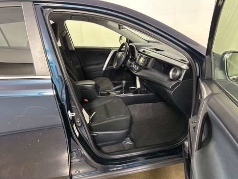 Used 2017 Toyota RAV4 LE w/ Carpet Mat Package AWD/4WD image 20