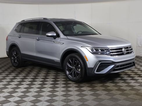 Used 2023 Volkswagen Tiguan SE AWD/4WD image 39