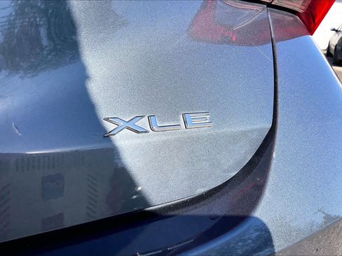 Used 2022 Toyota Avalon XLE image 9