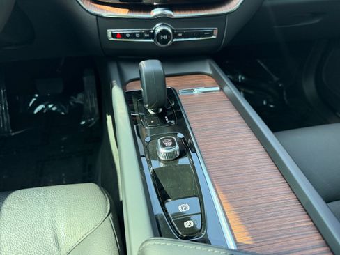 Certified 2024 Volvo XC60 T8 Plus AWD/4WD image 16