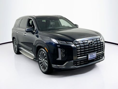 Used 2023 Hyundai Palisade Calligraphy image 3
