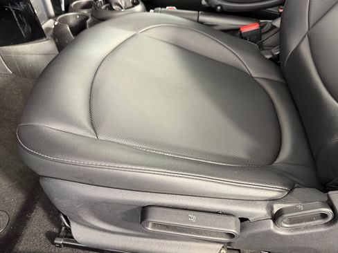 Used 2019 MINI Cooper 2-Door Hardtop image 13