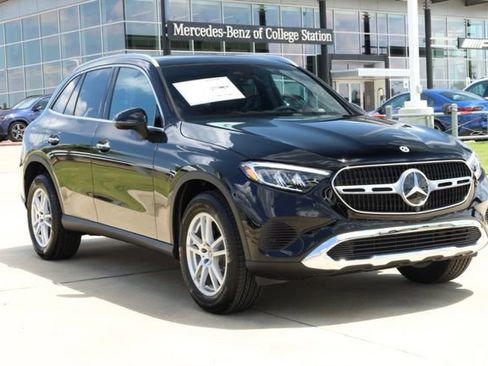 Used 2025 Mercedes-Benz GLC 300 4MATIC image 3