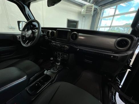 Used 2023 Jeep Wrangler Unlimited w/ Cold Weather Group AWD/4WD image 33