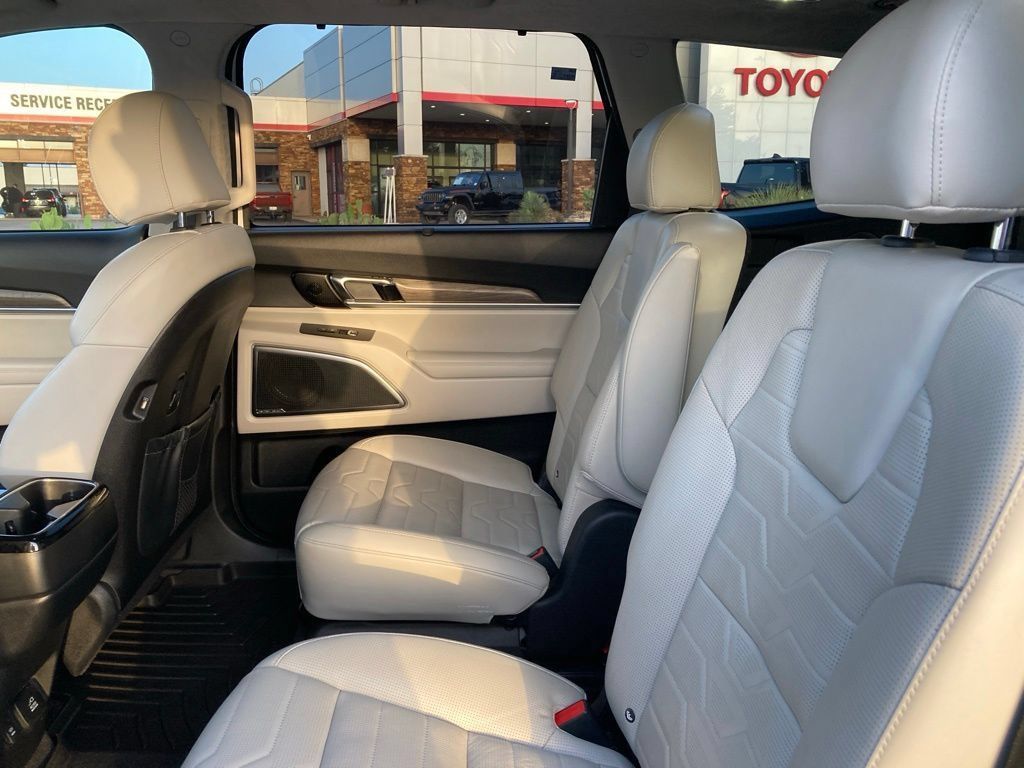 Used 2022 Kia Telluride SX w/ SX Prestige Package AWD/4WD image 11