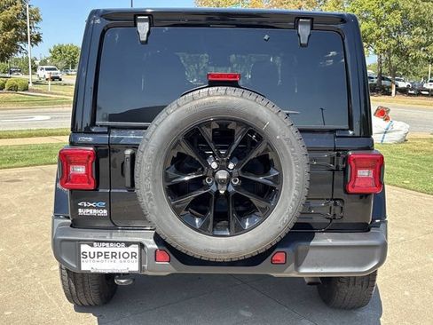 Used 2024 Jeep Wrangler Unlimited Sahara AWD/4WD image 5