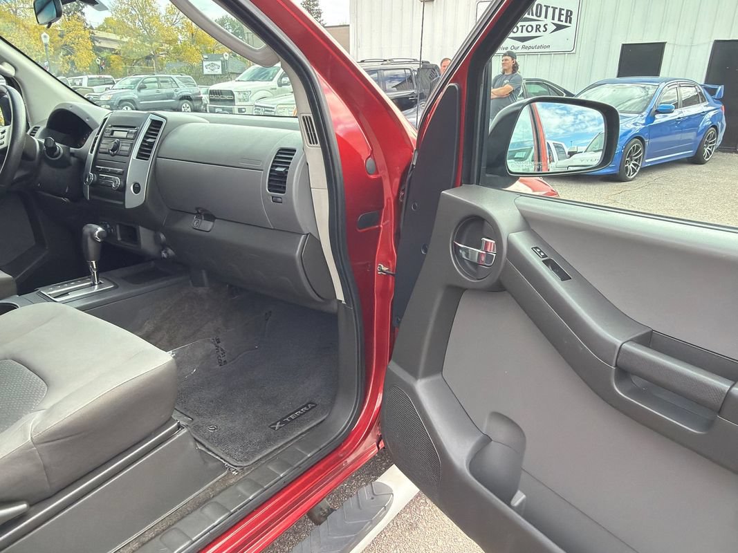 Used 2012 Nissan Xterra 4WD image 17
