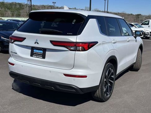 Used 2024 Mitsubishi Outlander SE Black Edition image 3