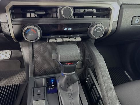 Used 2025 Toyota Tacoma TRD Sport AWD/4WD image 38