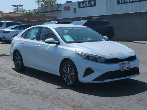 Certified 2023 Kia Forte LXS FWD image 3