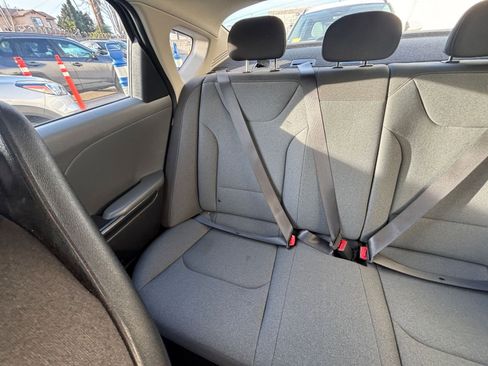 Used 2025 Kia K4 LXS image 44