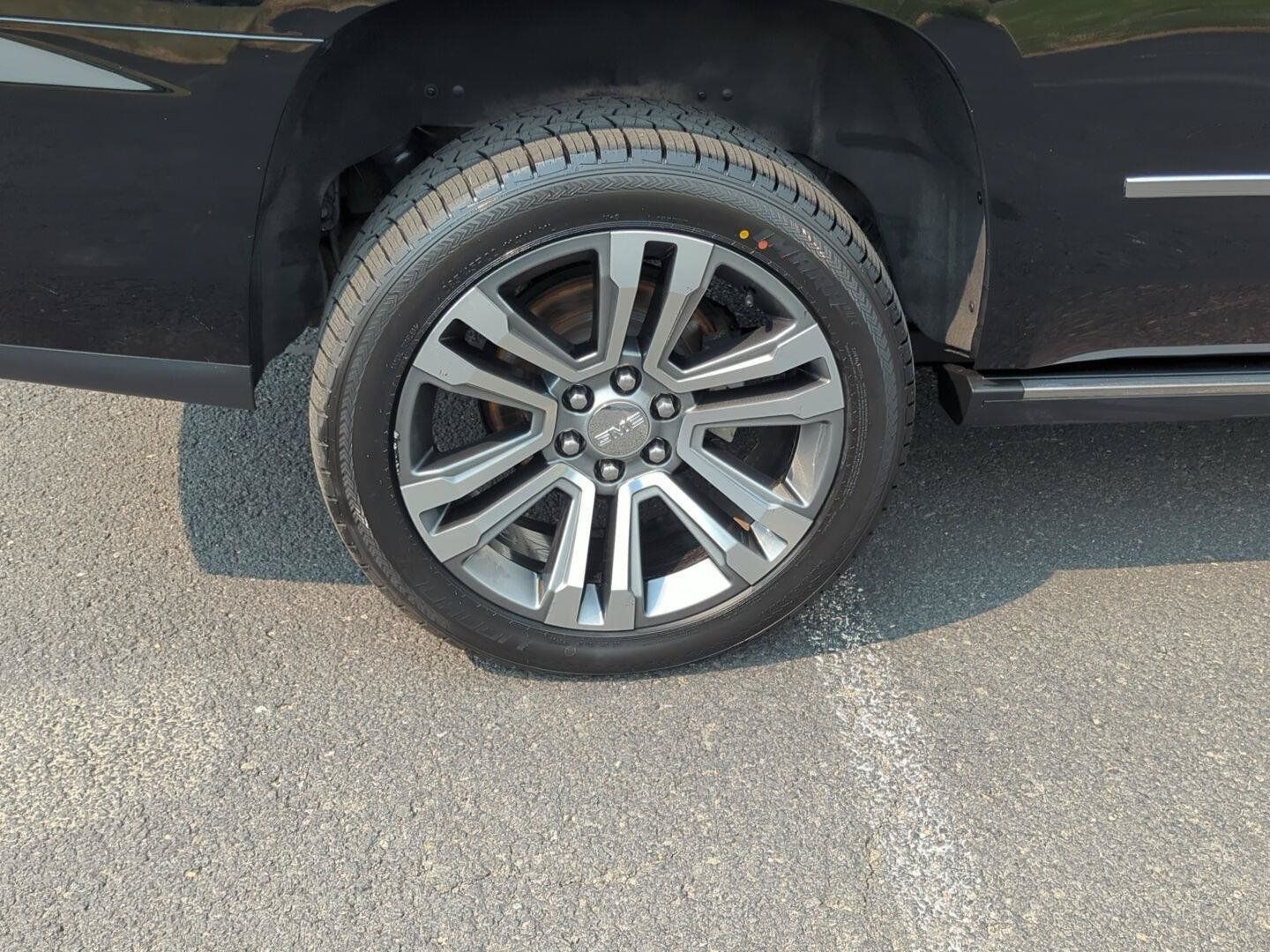 Used 2019 GMC Yukon Denali w/ Denali Ultimate Package AWD/4WD image 8